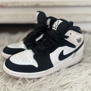 Nike Black and White Sneakers